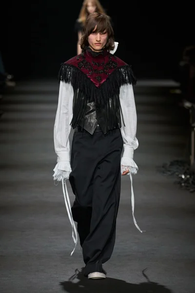 Look 39